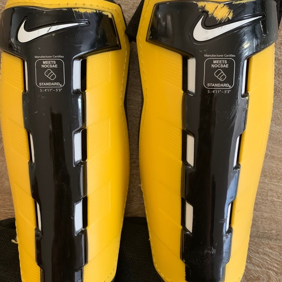Nike Soccer Pads - Picture 2 of 5
